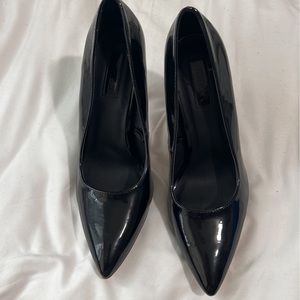 Black pumps